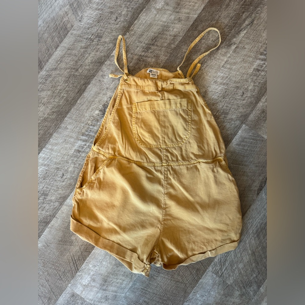 Billabong size MEDIUM mustard yellow adjusting tie strap overall shorts